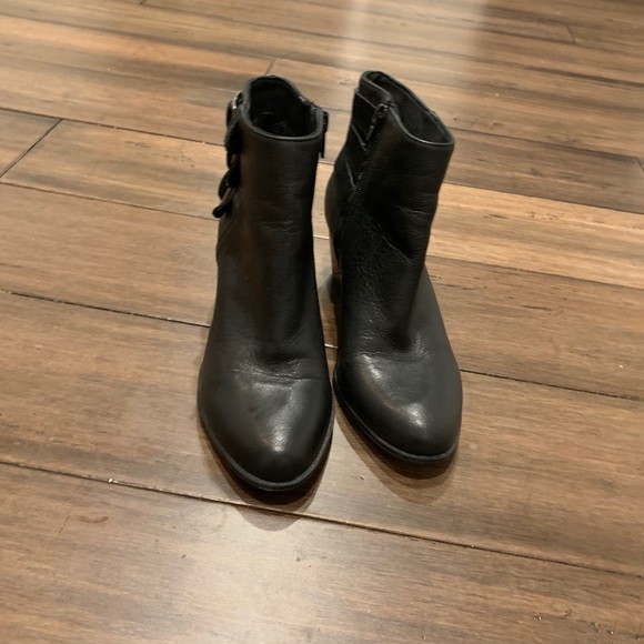 Boots - Picture 5 of 10